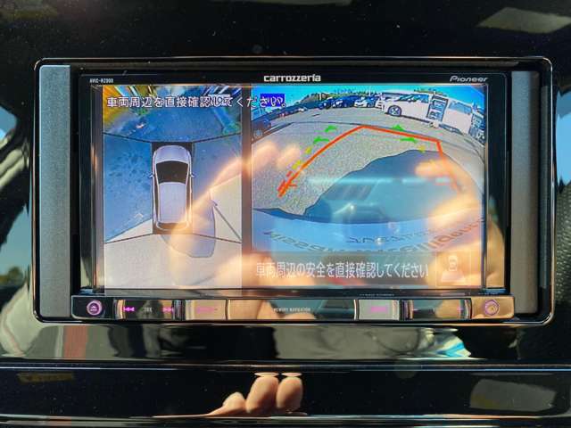 上からまる見え！アラウンドビューモニターの画像です。純正ナビに映してあります。お車を真上から見たような映像をミラーやナビ画面に映し出す事によって、車両の周囲を確認し、駐車時や発進時の運転をサポート。