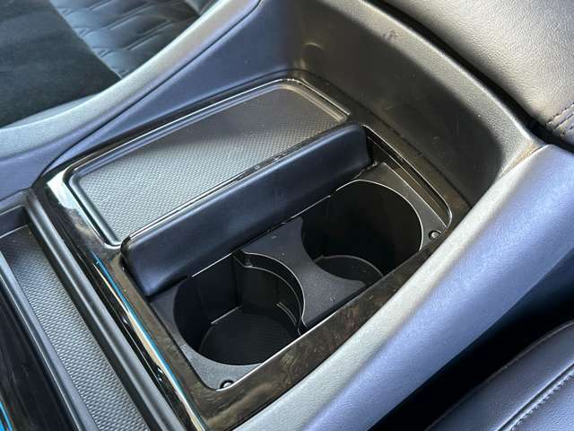 【ドリンクホルダー】車の中で飲み物を置くスペースがあるととっても便利ですね♪