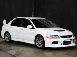 外装色はホワイトソリッドになります。