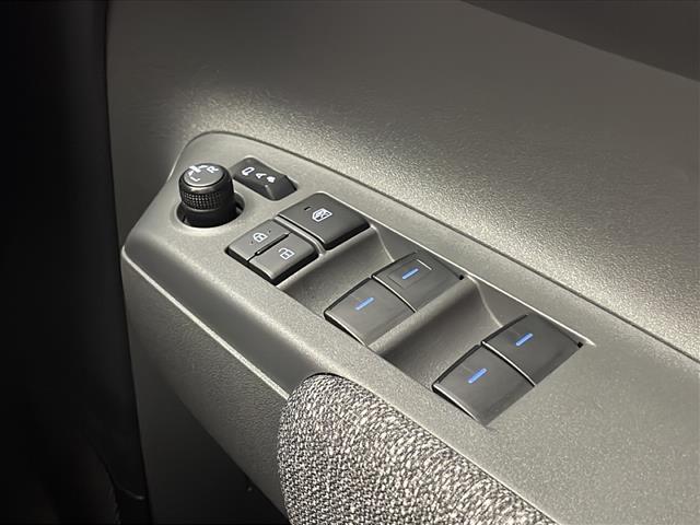 気になる車はお電話やメールで当店にお問い合わせください。なお、お電話での在庫の取り置きはできません。ご来場の際は、商談が重なる事が増えていますので事前に在庫有無をご確認くださいませ。