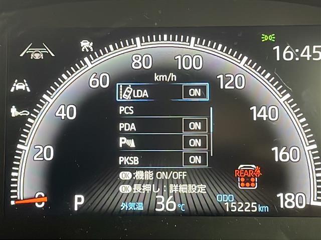 【レーンディパーチャーアラート（LDA）】クルマが車線または走路から逸脱する可能性がある場合に、ブザーまたはハンドルの振動により注意をうながします。機能には限界があるためご注意ください。