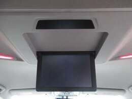 後席専用フリップダウンモニター付で、長距離でも退屈しません♪