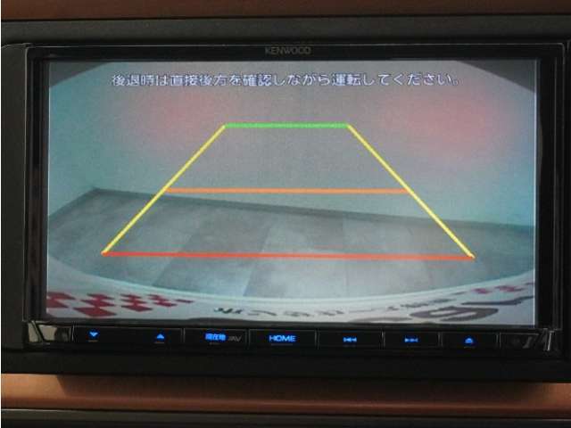 バックカメラ搭載です！車庫入れが苦手な人はもちろん、車両感覚に自信がある人にもお勧めです！見えない箇所が見えるようになるので、低い障害物や隠れてしまっている子供の存在等にも気付く事が出来ます。
