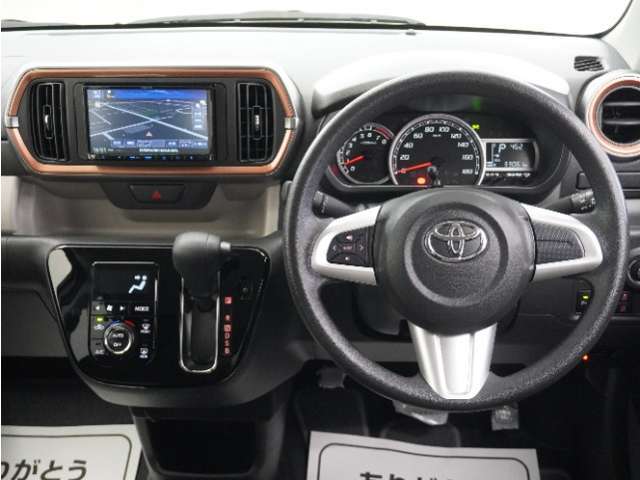 運転にかかわる様々な操作を安全に行えるように視点移動が少なく、操作性に配慮されたスイッチ類が凝縮されたコクピットです。