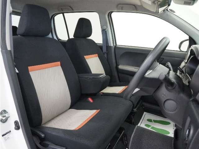 運転席のスペースはゆったりしていて、視界も広く確保されているので普段の運転からロングドライブまで快適です。