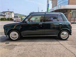 外装に目立った傷やヘコミ等無く綺麗な状態になります！