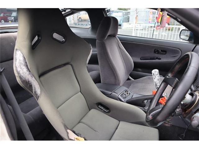 運転席はバケットシートになっています！