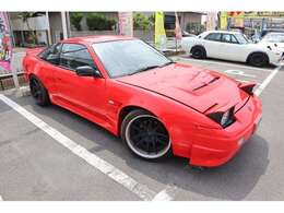 赤で全塗装！外品フルエアロ！ダックテール！オーバーフェンダー！ダクトフェンダー！車高調！ワーク18AW！外品マフラー！ロールバー！タワーバー！外品ボンネット！ブリッツブーストコントローラー！純正5MT