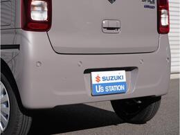 【リアパーキングセンサー】バンパーに付いたセンサーが障害物を検知。一定の距離に近づくとアラートで教えてくれます。狭い駐車スペースや車庫入れ時も安心です。