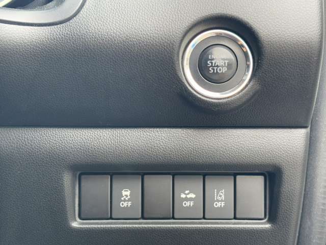 運転席右側に各種スイッチが搭載されております！ご納車前にセットアップいたします！長距離ドライブには欠かせない装備ですね！