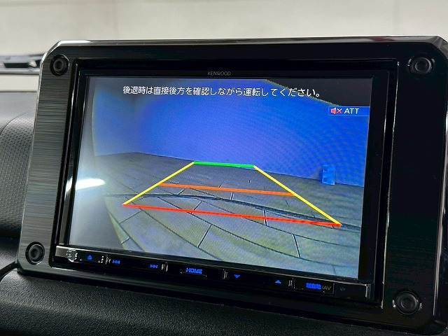 【カラーサイドモニター】を装備しております。左前タイヤ付近の映像がカラーで映し出されますので幅寄せや縁石の確認ができて安心です。