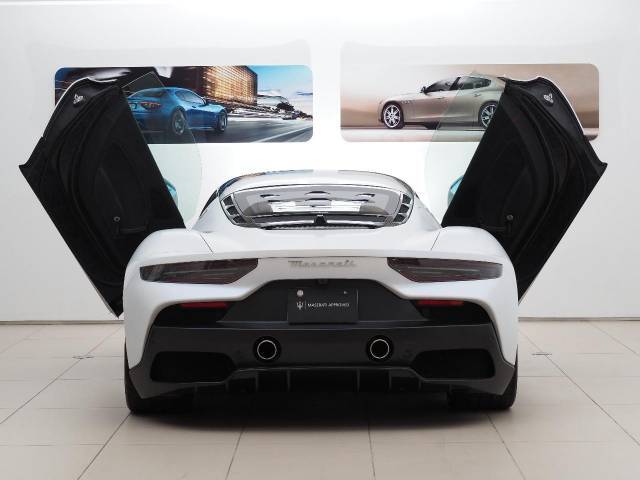 バックモニター＋パークセンサーを搭載。駐車時の不安を軽減。
