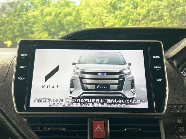 【純正ナビ】人気の純正ナビを装備しております。ナビの使いやすさはもちろん、オーディオ機能も充実！キャンプや旅行はもちろん、通勤や買い物など普段のドライブも楽しくなるはず♪