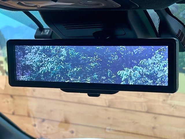【デジタルインナーミラー】後席の大きな荷物や同乗者で後方が確認しづらい時でも安心！カメラが撮影した車両後方の映像をルームミラー内に表示。クリアな視界で状況の確認が可能です！