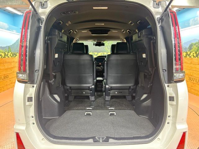 積み下ろしのしやすいデッキにはたっぷりと荷物を積み込んでいただけます。遊びから仕事まで、様々なシーンで頼れます♪