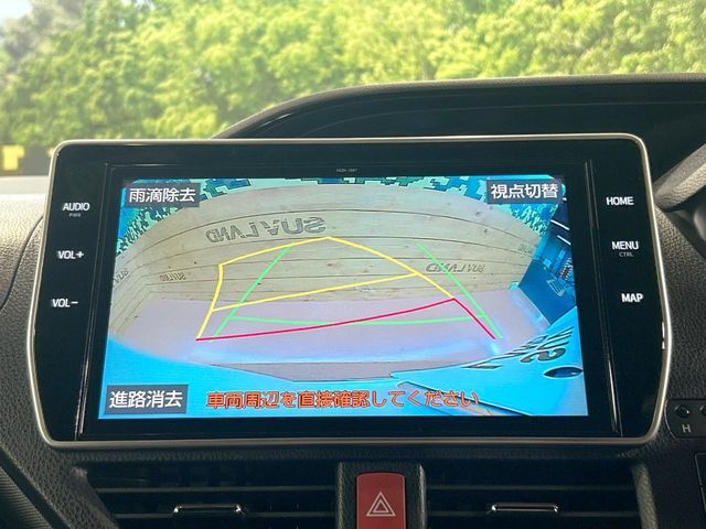 【バックカメラ】駐車時に後方がリアルタイム映像で確認できます。大型商業施設や立体駐車場での駐車時や、夜間のバック時に大活躍！運転スキルに関わらず、今や必須となった装備のひとつです！
