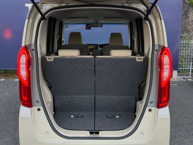 ちょっとしたお荷物が置けるトランクルーム♪