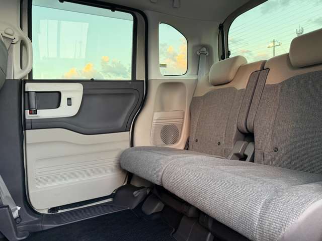 後部座席もとっても広いので大人でも快適に座れます♪