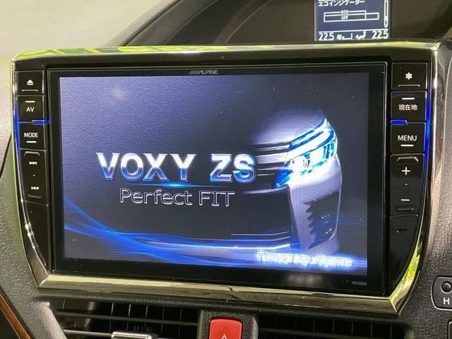 【大画面ナビ】人気の大型10インチナビを装備。存在感のある大画面はインパクト大！ナビ利用時のマップ表示は見やすく、テレビやDVDは臨場感がアップ！いつものドライブがグッと楽しくなります♪