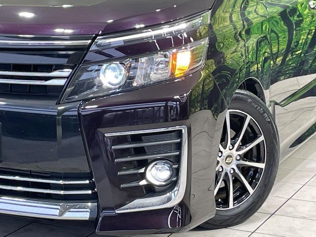 【LEDヘッドライト】悪天候や夜間走行時も良好な視界を確保し安心して運転できる高輝度LEDヘッドライトを装備！点灯速度が早く、消費電力も抑えられています。