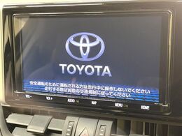 【純正ナビ】人気の純正ナビを装備。オーディオ機能も充実しており、Bluetooth接続すればお持ちのスマホやMP3プレイヤーの音楽を再生可能！毎日の運転がさらに楽しくなります！！