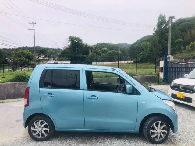 右側面の写真でございます。気になる箇所がございましたらお電話下さい！