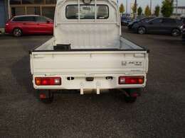 九州運輸局認証工場にて、経験豊富な国家整備士が、納車前点検整備を行ないます。更に、全車に安心のアフター保証をお付けしております。＊車種により、保証期間は異なります。