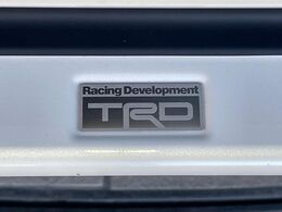 【TRDエアロ】人気のTRDエアロを装備！クルマの外観がよりスタイリッシュになり、街中で存在感あふれる1台に♪将来買い替える時にもリセールに影響しやすく、価値ある人気の装備です！