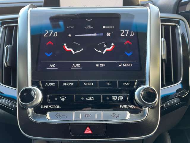 純正ナビ♪エアコンは運転席、助手席でそれぞれ温度調整可能です！