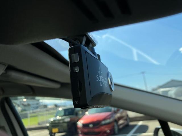 WECARSの展示場では実際に見て、触ってお車をお選びいただけます！知識の豊富な営業スタッフが様々なカーライフをご提案いたします！