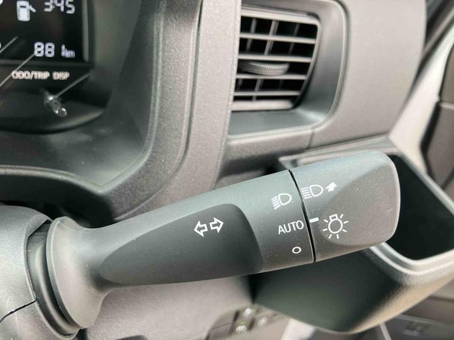 3.「認定中古車カルテ」は、走行距離や修復歴に加えてキズ・凹みの有無・状態や消耗品の交換、過去の整備状況がわかります。