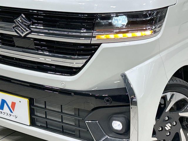 【LEDヘッドライト】悪天候や夜間走行時も良好な視界を確保し安心して運転できる高輝度LEDヘッドライトを装備！点灯速度が早く、消費電力も抑えられています。