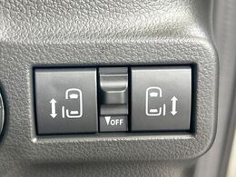【両側パワースライドドア】スマートキーや運転席のスイッチで後席両側スライドドアの開閉が可能♪電動だから力を入れてドアを開ける必要が無く、小さなお子様でも簡単に開け閉めでき快適です♪