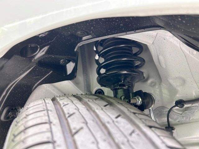 お車を安心してお乗りいただく為には、足回りの定期点検が欠かせません。サービスサポート（有償保証）では無料点検もご提供しており、安心のカーライフをお過ごしいただけるサポート体制が整っています。