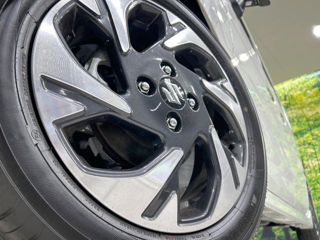 【純正15インチアルミホイール】外観にマッチした純正アルミホイールを装着しております。各種Aftermarketアルミホイールや、スタッドレスタイヤも取扱いしております。是非ご相談ください♪