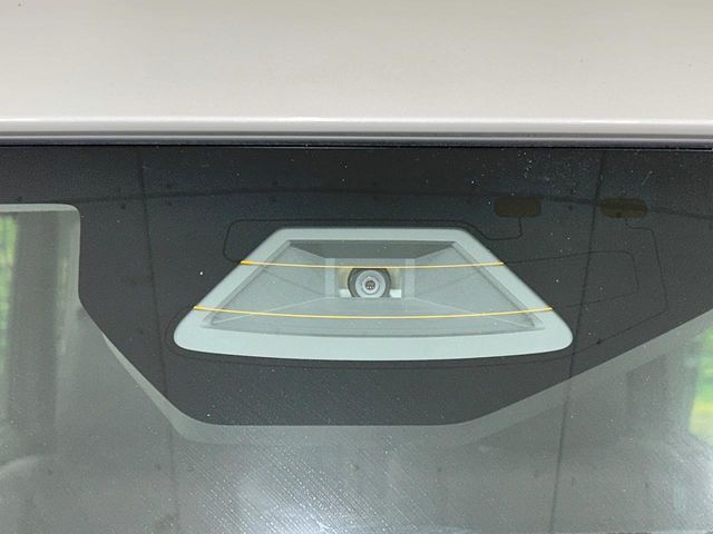 【スズキ　セーフティサポート】走行中に前方の車両等を認識し、衝突しそうな時は警報とブレーキで衝突回避と被害軽減をアシスト。より安全にドライブをお楽しみいただけます。