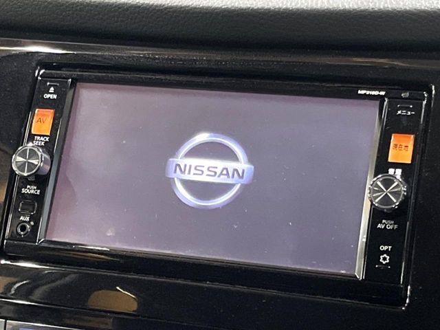 【純正ナビ】人気の純正ナビを装備しております。ナビの使いやすさはもちろん、オーディオ機能も充実！キャンプや旅行はもちろん、通勤や買い物など普段のドライブも楽しくなるはず♪