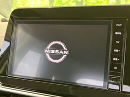 【純正9型ナビ】人気の大型9インチナビを装備。存在感のある大画面はインパクト大！ナビ利用時のマップ表示は見やすく、テレビやDVDは臨場感がアップ！いつものドライブがグッと楽しくなります♪
