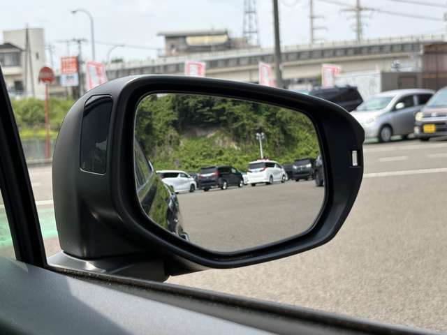 「ウインカーミラー」　見た目だけでなく、対向車からの視認性向上につながって安全度もアップ☆