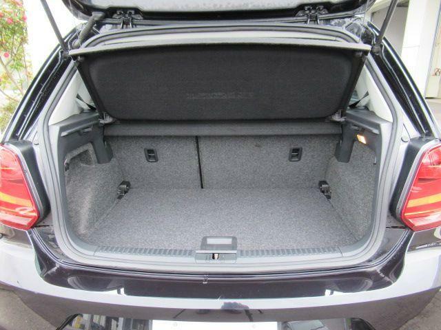 車体が小さめなのに広い荷室！後席を全て倒せばさらに広く使えます。