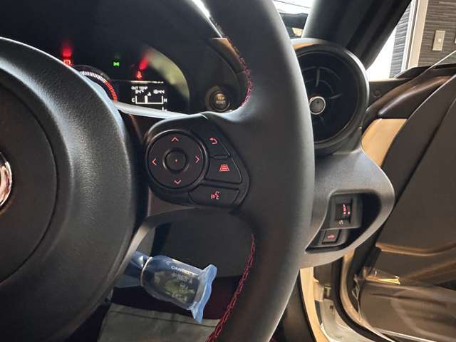 アイサイト装着車となりますのでアダプティブクルーズコントロールが装備されております！