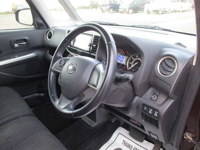 4WDを中心に大きな展示場に幅広い車種を展示しております。ゆっくりと色々な車種をご覧になりお客様の1台をお選びください。敷地内での試乗も出来ますのでお気軽にお声かけ下さい。