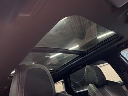 ●サンルーフ：開放感たっぷりの希少装備、サンルーフが装着されています！車内に明かりを取り入れたり景色を楽しむ以外にも、車内の空気も簡単に換気できて快適です！