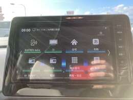 テレビやラジオ、CD/DVD、ブルートゥースも使えます。テレビはフルセグなのでストレスなくご覧いただけます！