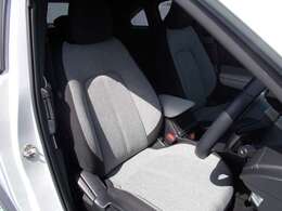 コックピットのような包まれるデザイン