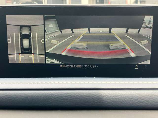 360度ビューカメラを搭載。4方の小型カメラの映像を処理し、車両真上からの映像に変換しています。