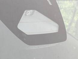 【トヨタセーフティセンス】走行中に前方の車両等を認識し、衝突しそうな時は警報とブレーキで衝突回避と被害軽減をアシスト。より安全にドライブをお楽しみいただけます。