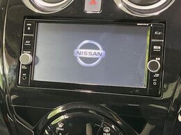 【純正ナビ】人気の純正ナビを装備。オーディオ機能も充実しており、Bluetooth接続すればお持ちのスマホやMP3プレイヤーの音楽を再生可能！毎日の運転がさらに楽しくなります！！