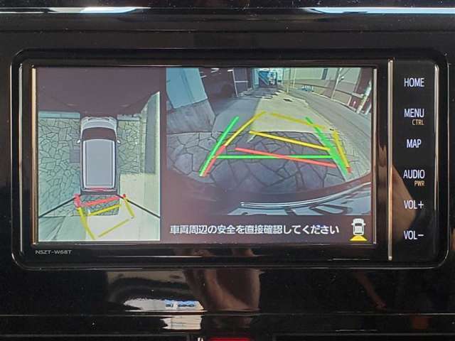 パノラミックビューモニター付きです。車両を上から見たような映像をディスプレイオーディオ画面に表示。運転席からの目視だけでは見にくい、車両周辺の状況をリアルタイムでしっかり確認できます。