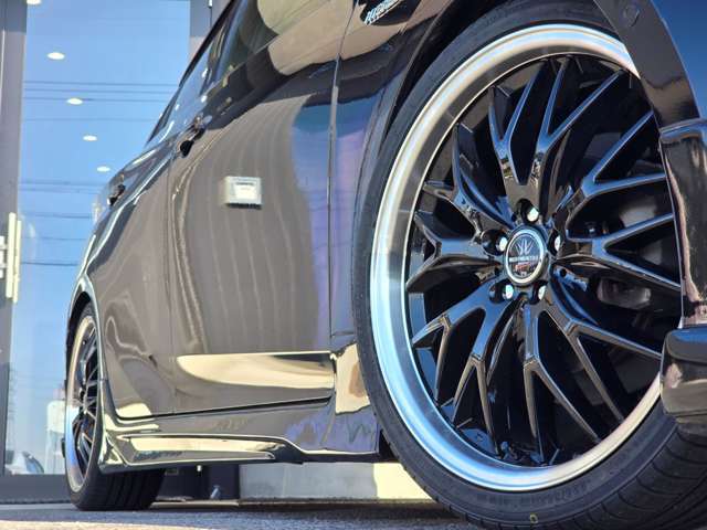 ★ダウンサスでローダウンされた足元には19インチAWを装着！